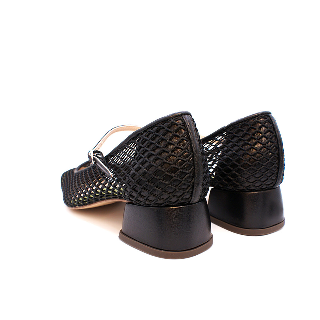 Black Mary Jane with 3 cm heel featuring grid pattern - Elegant and comfortable for any occasion. Explore our latest creation by Sabinis.