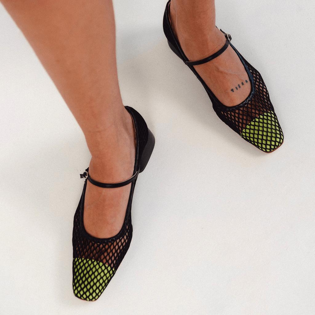 Zapatos mujer mary jane rejilla modelo Nassau de Sabinis con puntera semicuadrada