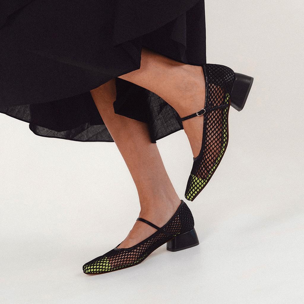 Zapatos mujer tacón cómodo estilo mary jane rejilla modelo Nassau marca Sabinis hecho en España