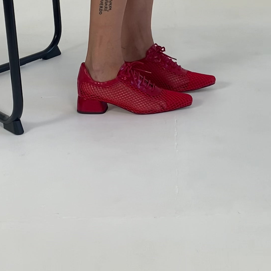 Zapato rojo mujer modelo London en rejilla y piel con tacon comodo de Sabinis