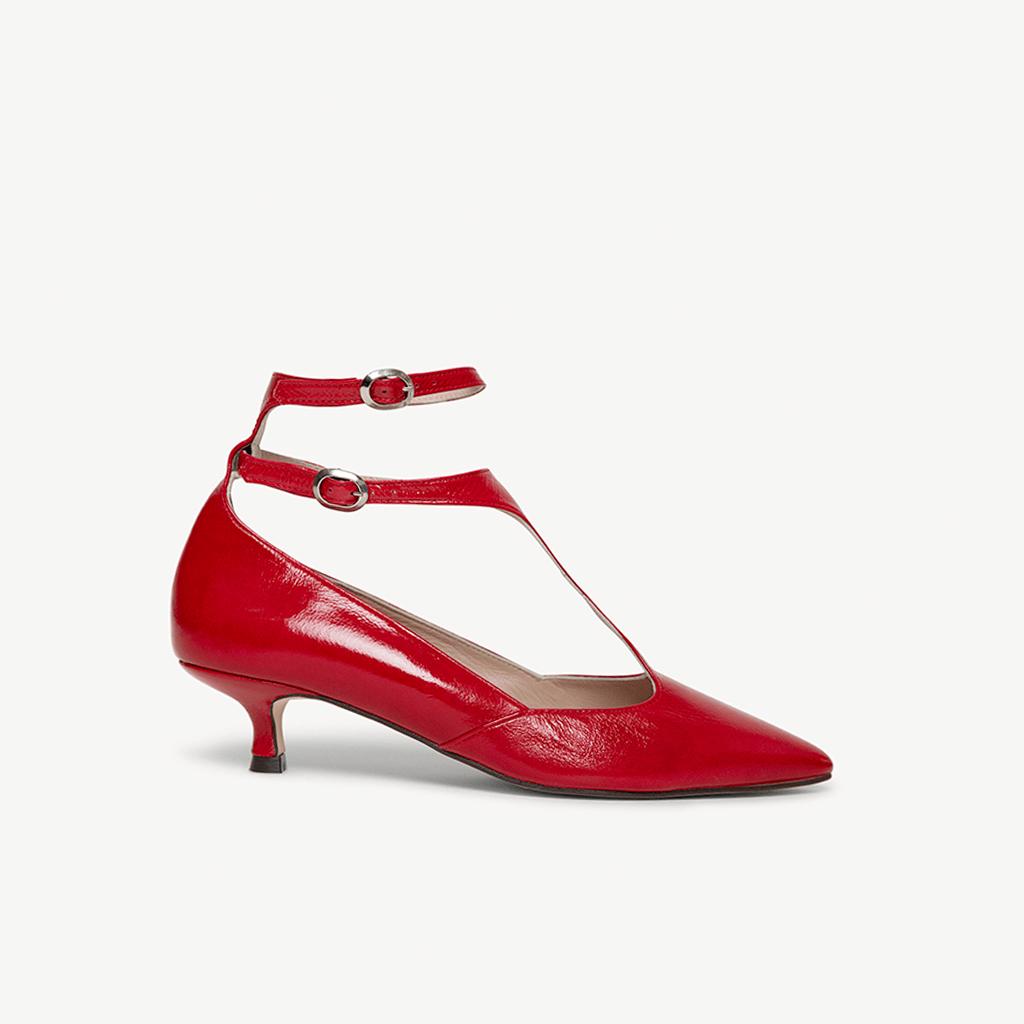 Zapato stiletto rojo vibrante con doble tira en tobillo – Modelo Honey de Sabinis en vista lateral