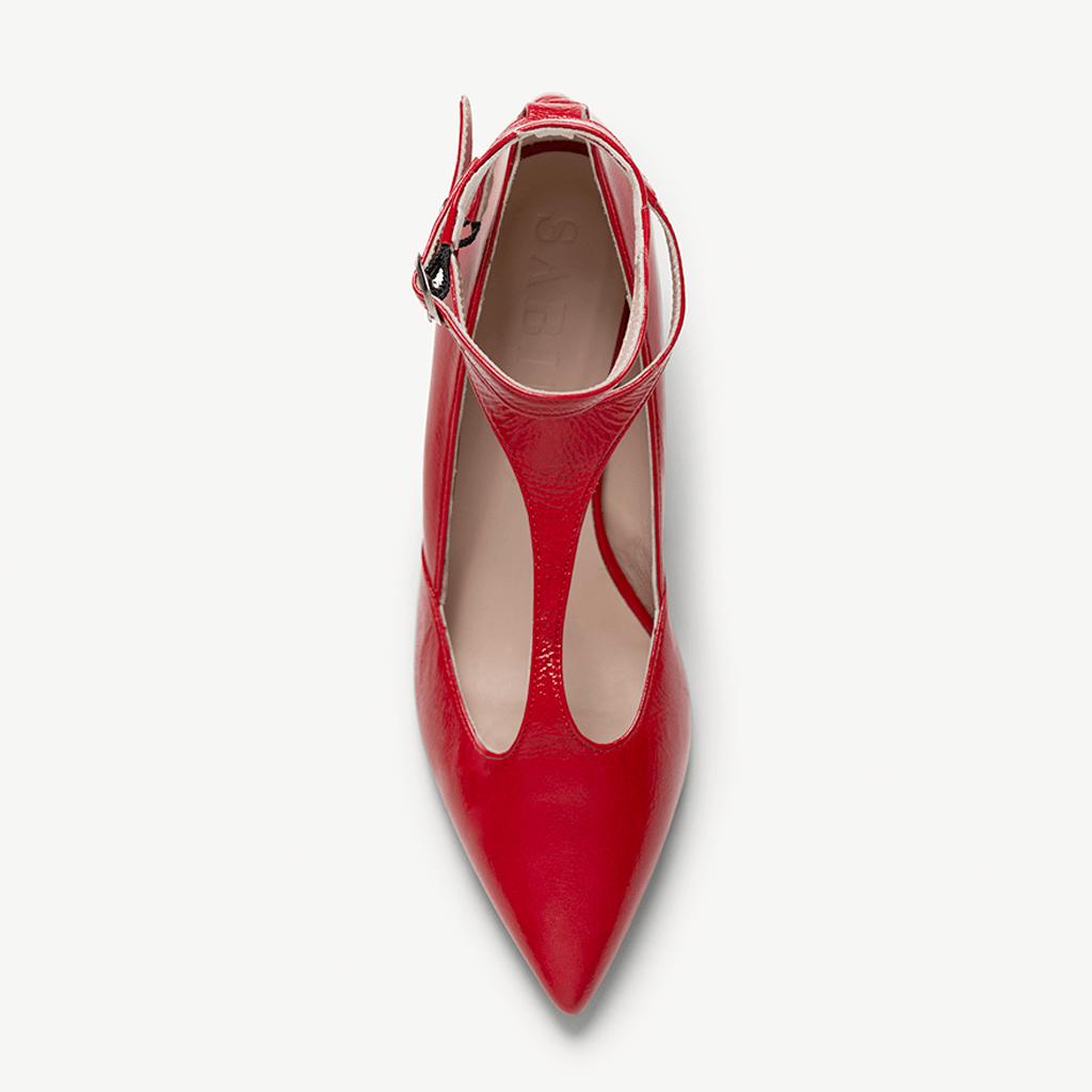 Vista superior de los zapatos Honey Sabinis – stiletto rojo de charol con cierre de doble tira y punta fina