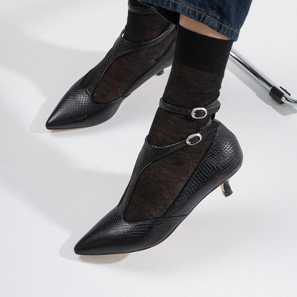 Stiletto de piel efecto python en color negro con tacón fino — Sabinis, hecho en españa