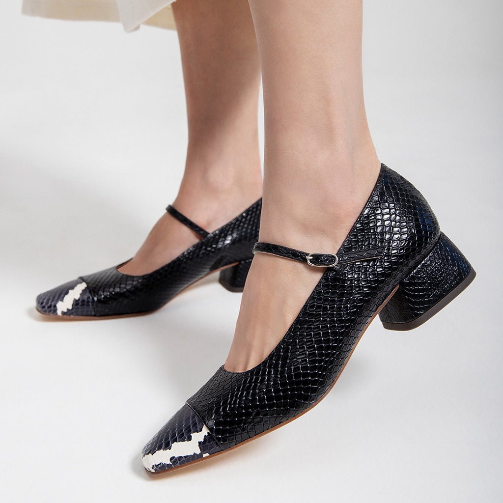 zapatos mujer mary jane negro con grabado pitón y puntera con tacon comodo modelo Paris de Sabinis hecho en España